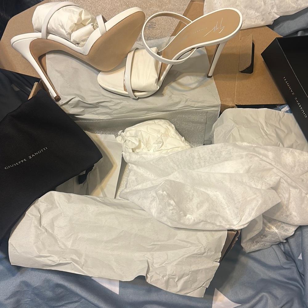 Giuseppe zanotti darsey leather sandals size- 40.5